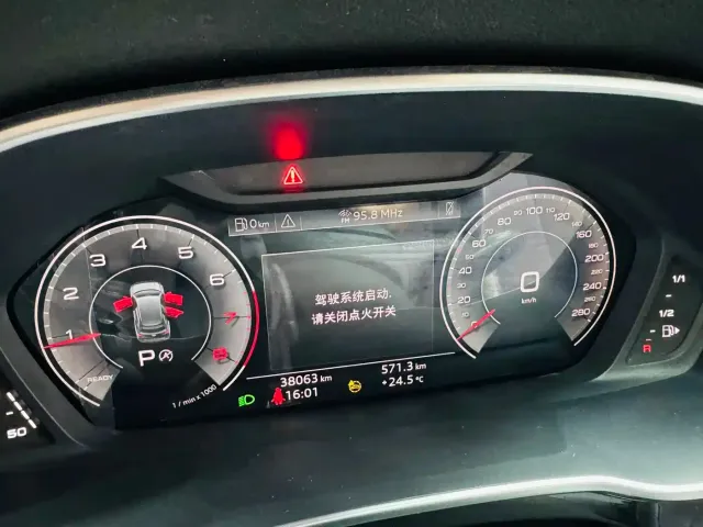 Audi Q3 — Фото автомобиля 10