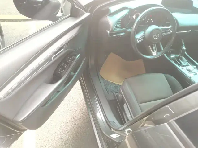 Mazda Axela — Фото автомобиля 11