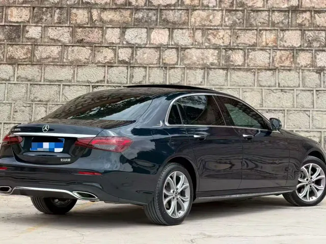 Mercedes-Benz E-Class — Фото автомобиля 8