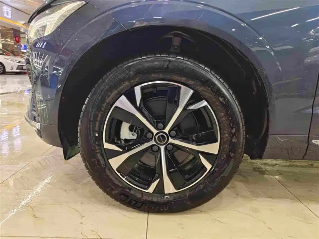 Volvo XC60 — Фото автомобиля 10