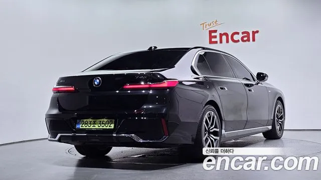 BMW 7 Series G70 — Фото автомобиля 2