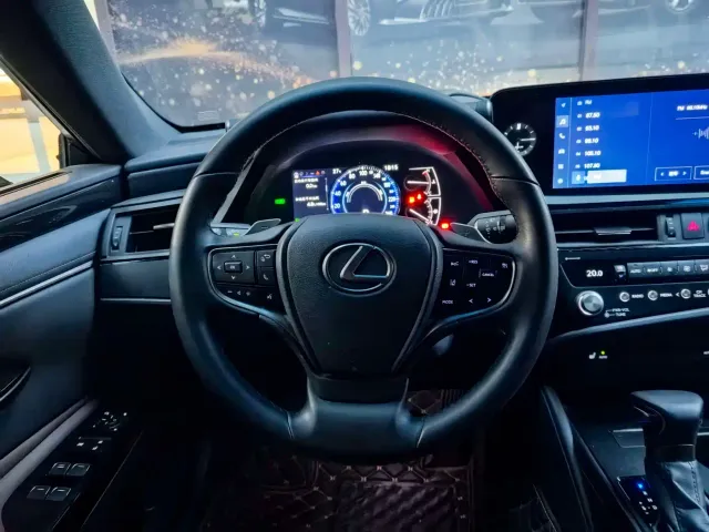 Lexus ES — Фото автомобиля 9