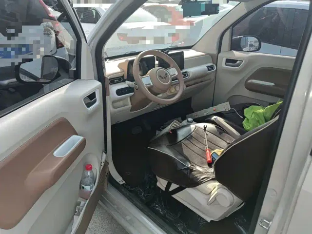 Wuling Hongguang Mini EV — Фото автомобиля 12