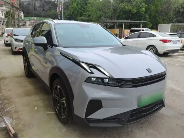 Lynk & Co Lynk & Co 06 EM-P 2023 EM-P 56 Standard Range Pro — Фото автомобиля 3