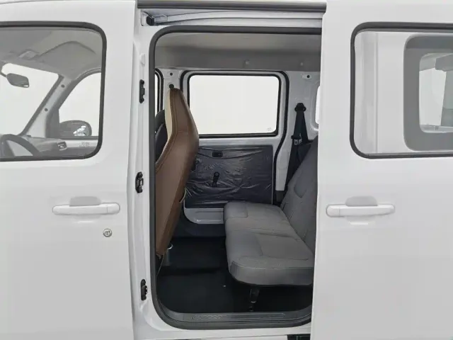 Wuling Zhiguang NEV — Фото автомобиля 15