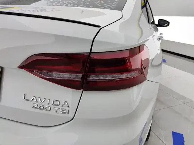 Volkswagen Lavida — Фото автомобиля 5