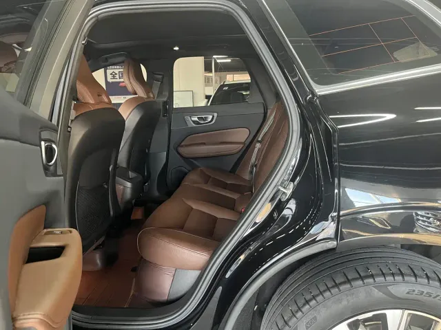 Volvo XC60 — Фото автомобиля 10