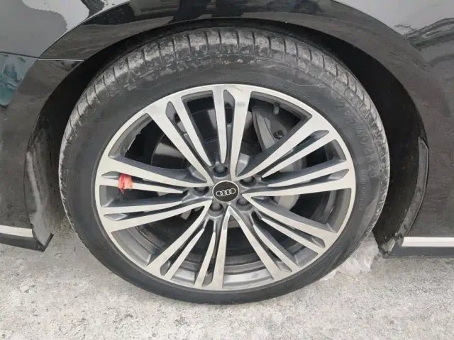 Audi A8 — Фото автомобиля 6