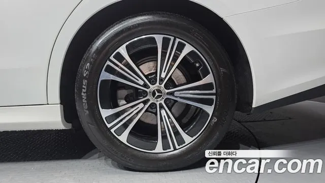 Mercedes-Benz E-Class — Фото автомобиля 20
