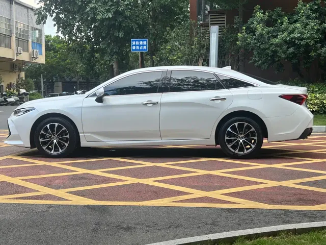 Toyota Avalon — Фото автомобиля 8