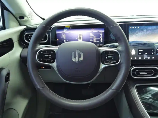 Leapmotor C11 — Фото автомобиля 15