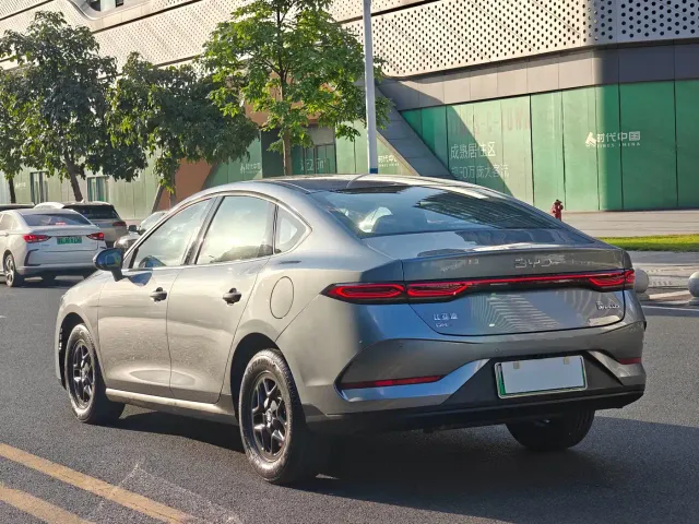 BYD Qin PLUS — Фото автомобиля 6