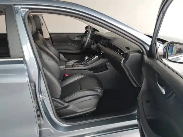 Roewe i5 — Фото автомобиля 8
