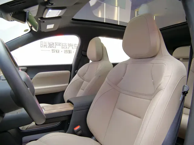 Volvo XC70 Plug-in Hybrid — Фото автомобиля 12