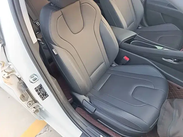 Hyundai Elantra — Фото автомобиля 24