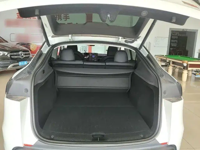 Tesla Model Y — Фото автомобиля 18
