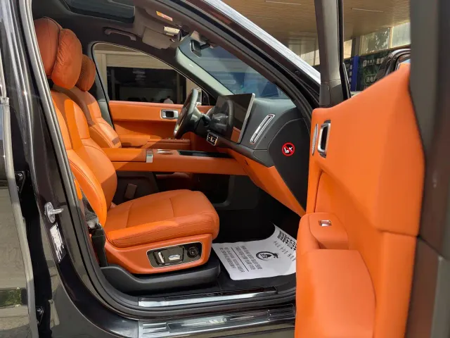 Li Auto L8 — Фото автомобиля 9