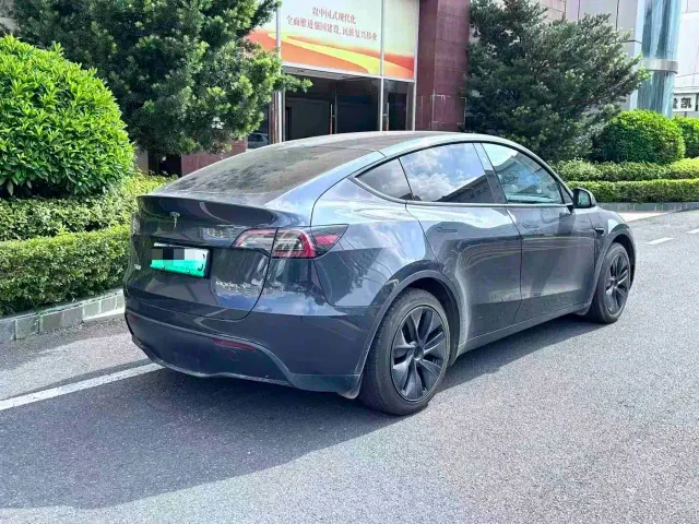 Tesla Model Y — Фото автомобиля 6