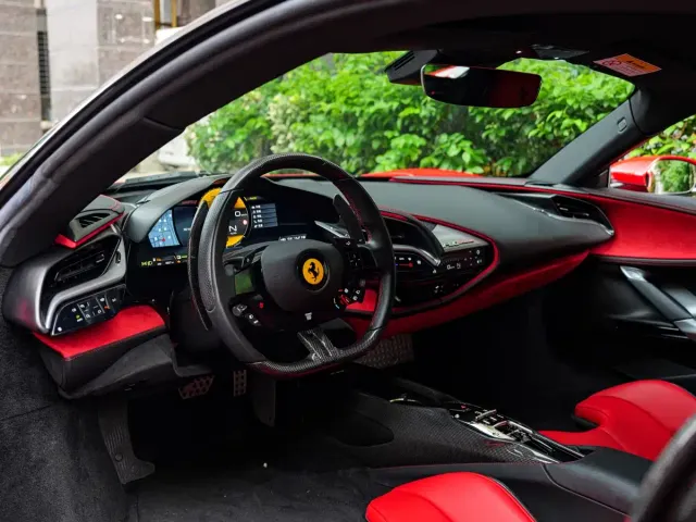 Ferrari SF90 — Фото автомобиля 10