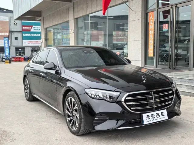 Mercedes-Benz E-Class — Фото автомобиля 3