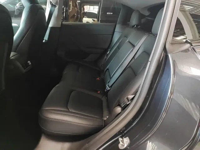 Tesla Model Y — Фото автомобиля 16