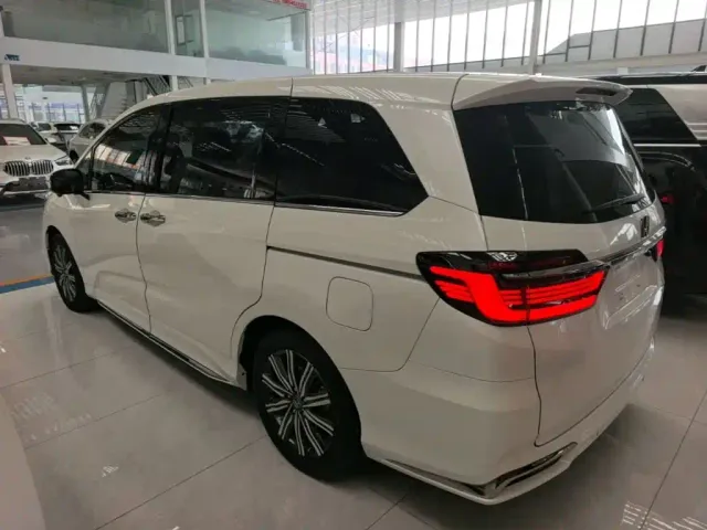 Honda Odyssey — Фото автомобиля 4