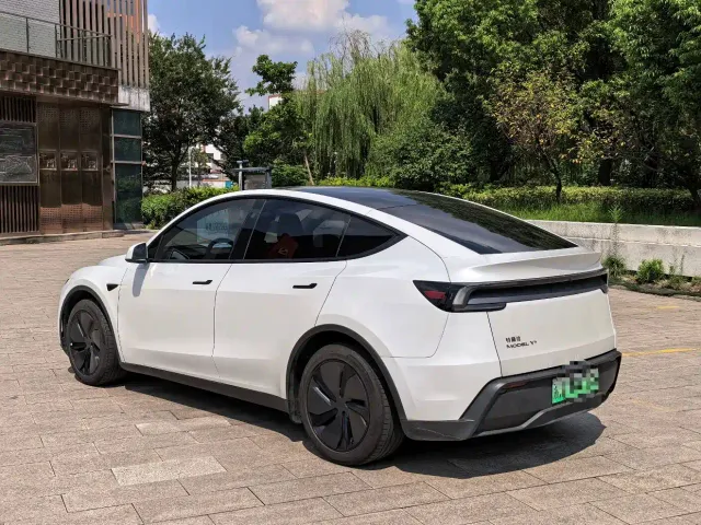 Tesla Model Y — Фото автомобиля 4