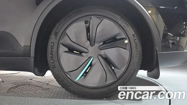 Tesla Model Y — Фото автомобиля 18
