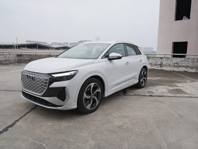 Audi Q4 e-tron — Фото автомобиля 9