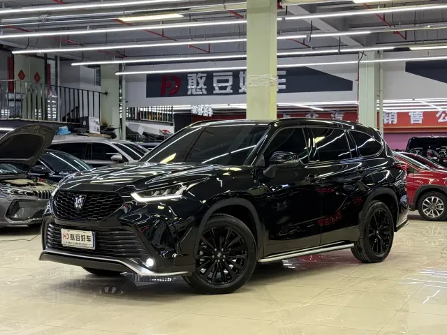 Фотография автомобиля — Toyota Crown Kluger