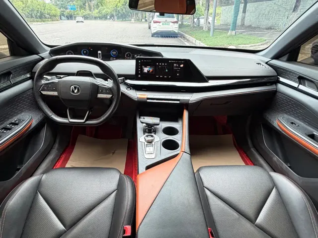 Changan Changan UNI-V 2022 1.5T Premium Model — Фото автомобиля 7