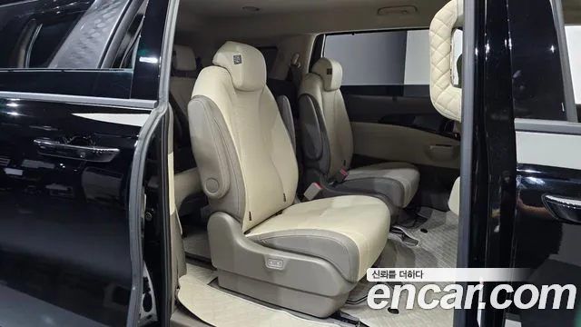Kia Carnival Generation 4 — Фото автомобиля 17