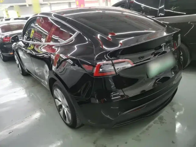 Tesla Model Y — Фото автомобиля 4