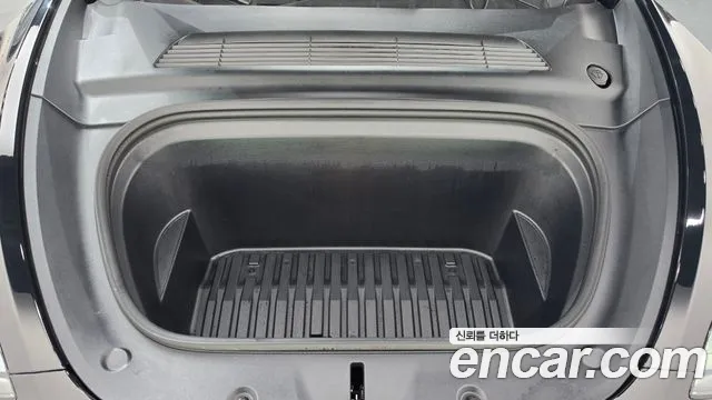 Tesla Model Y — Фото автомобиля 9