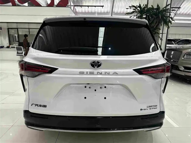 Toyota Sienna — Фото автомобиля 18