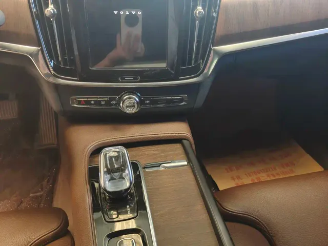 Volvo S90 — Фото автомобиля 18