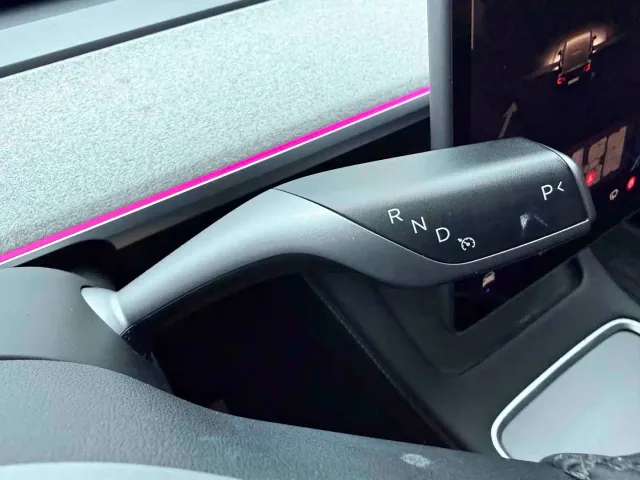 Tesla Model Y — Фото автомобиля 17