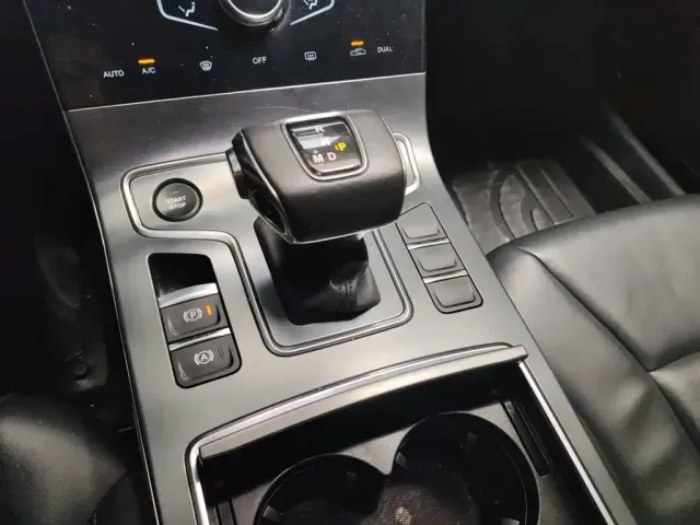 Hongqi Hongqi H5 2022 Classic 1.8T Auto Smart Connect Flag Rhythm Edition — Фото автомобиля 10