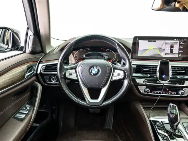 BMW 5 Series — Фото автомобиля 16