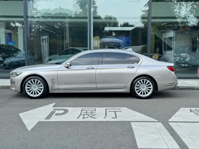 BMW 7 Series — Фото автомобиля 4