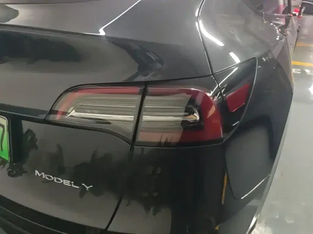 Tesla Model Y — Фото автомобиля 7