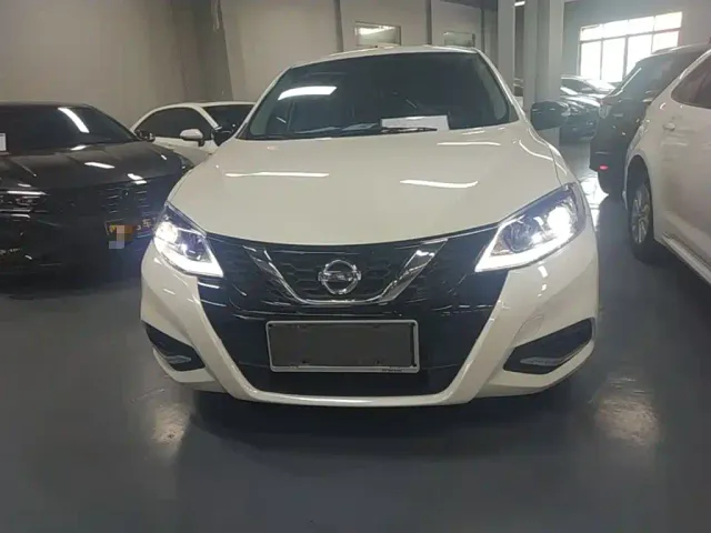 Nissan Tiida — Фото автомобиля 2