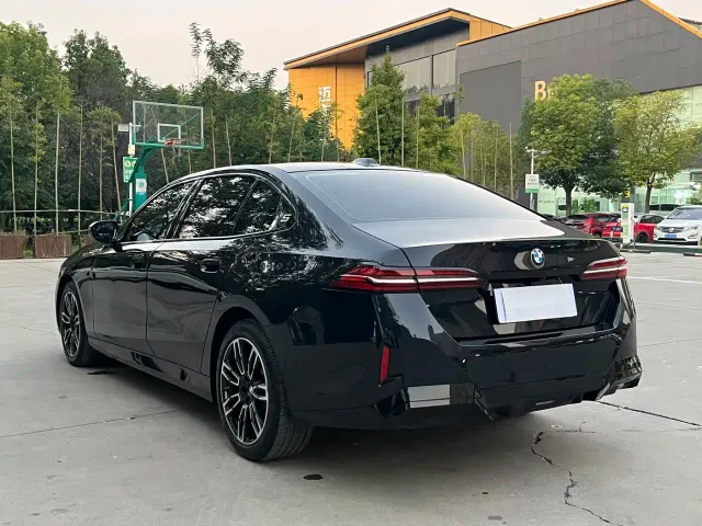BMW 5 Series — Фото автомобиля 25