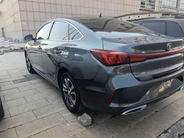 Changan Eado — Фото автомобиля 4