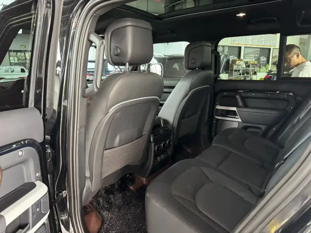 Land Rover Defender — Фото автомобиля 2