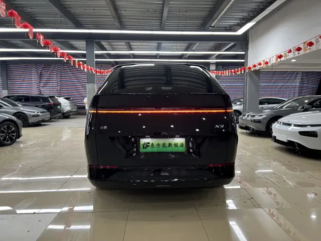 Xpeng X9 — Фото автомобиля 7