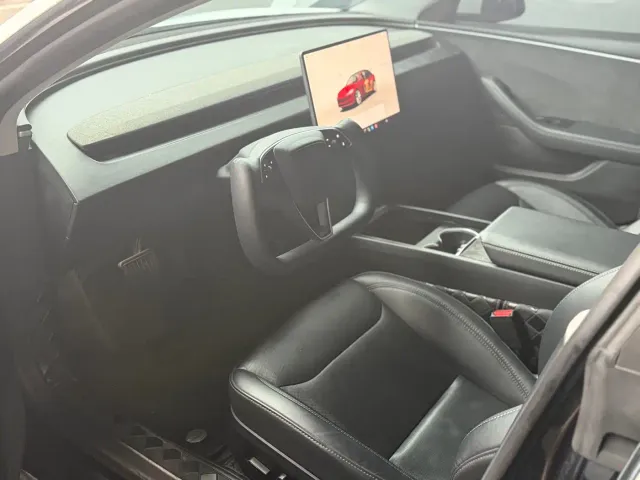 Tesla Model 3 — Фото автомобиля 4
