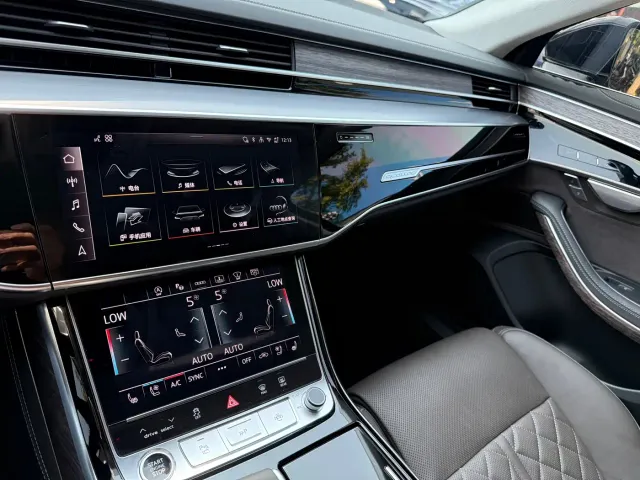 Audi A8 — Фото автомобиля 22