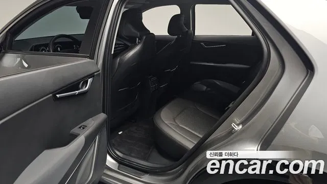 Kia Niro — Фото автомобиля 23