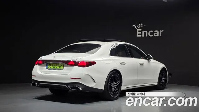 Mercedes-Benz E-Class — Фото автомобиля 2